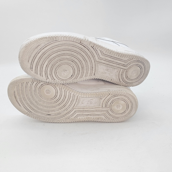 Nike Air Force 1 07 Triple White Men’s Shoes 9.5 Classic Streetwear Iconic Sneak - Picture 9 of 12